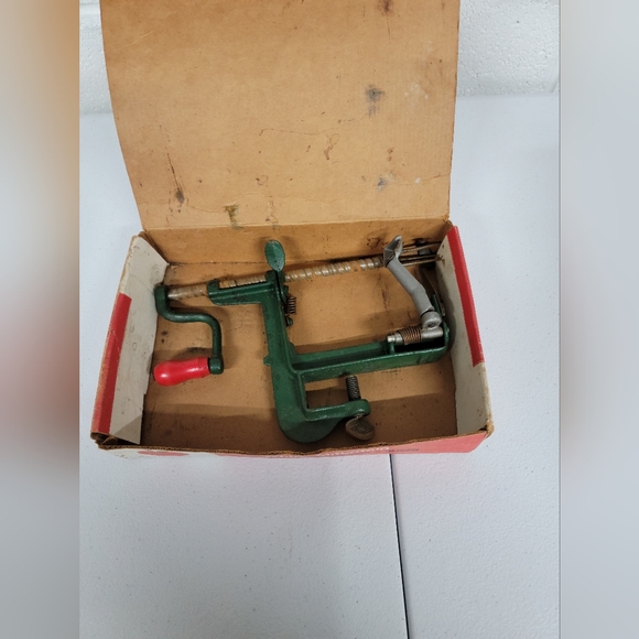 Vintage White Mountain Apple Peeler Parer Corer Slicer Red w/ Box Rustic Country - Picture 3 of 5